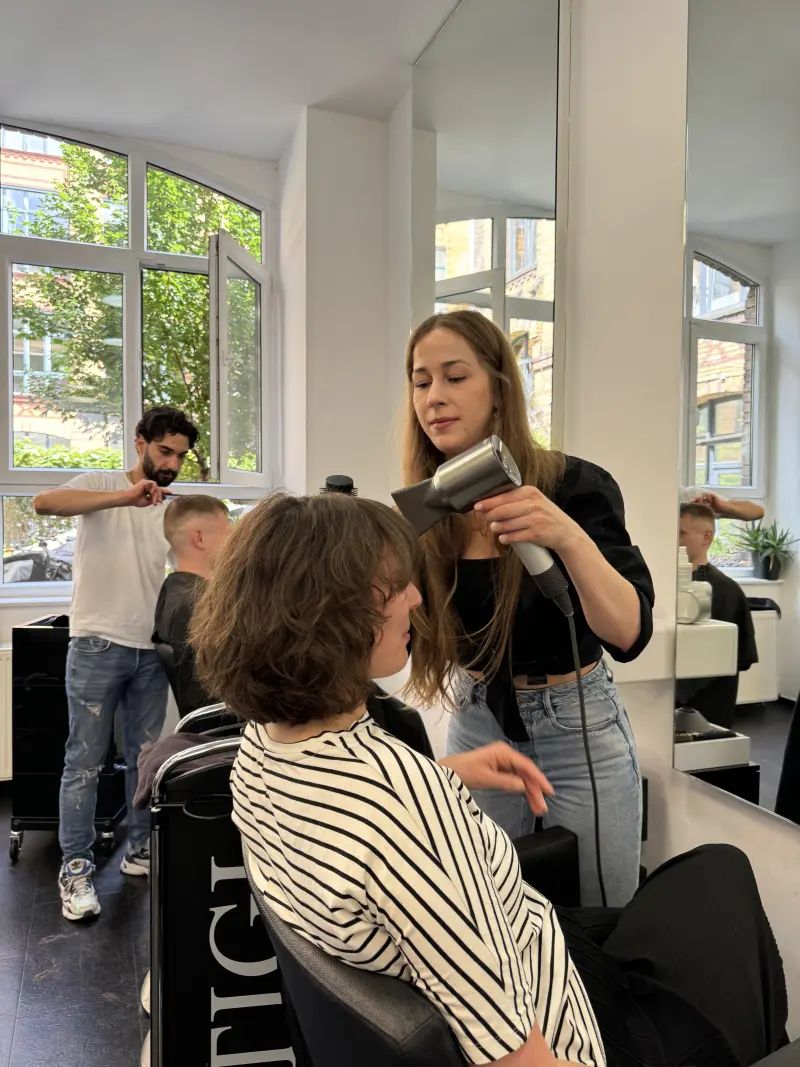 Vanessa, Friseurin bei Artgerecht Berlin